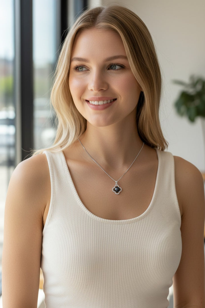 Collier Trèfle PERLINEA avec perle de Culture d'Eau Douce noir - Diamètre 9-10 mm