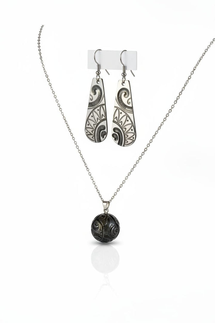 Parure Collier et Boucles d’Oreilles – Motifs Polynésiens Gravés | Luxuria Style